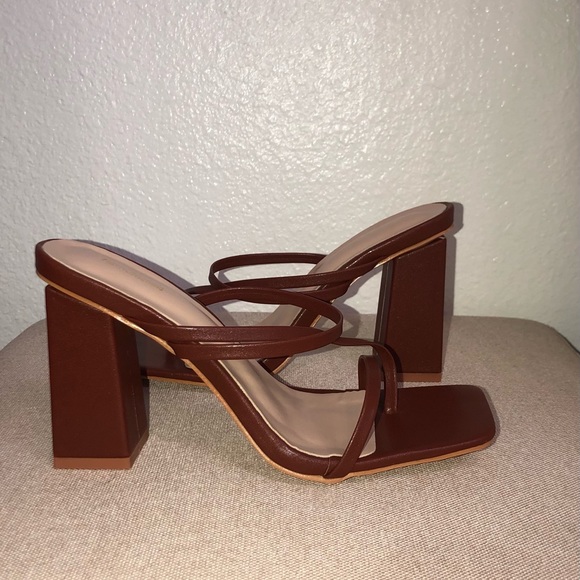 ❌SOLD❌PLT strappy block heels - Picture 2 of 4
